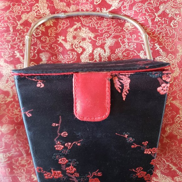 Chinese style take-out box purse with metal bamboo handle, gently used, cute! - Picture 4 of 10